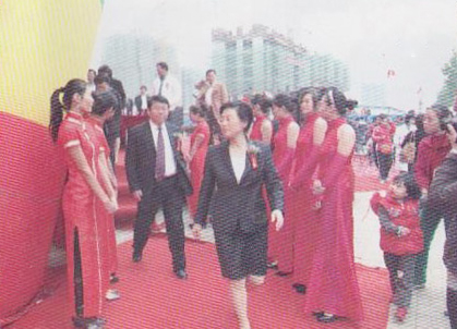 副市长陈颖（前）与卫生部中央保健局局长吴军出席开幕式